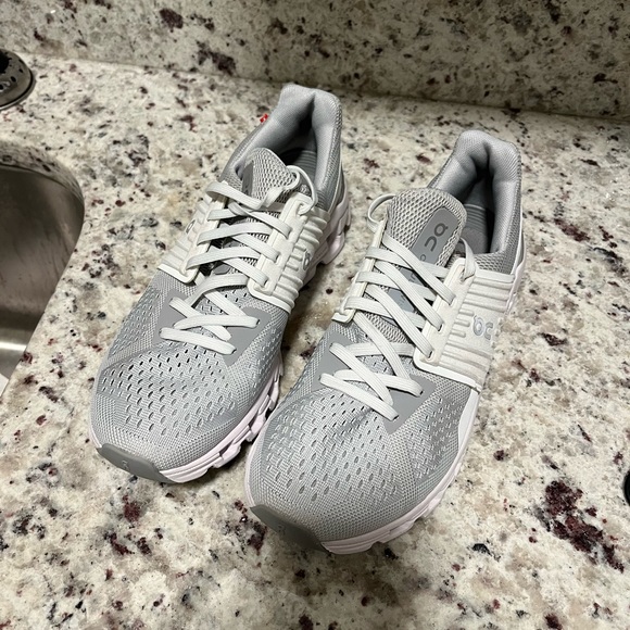 On Cloudswift - Picture 3 of 6